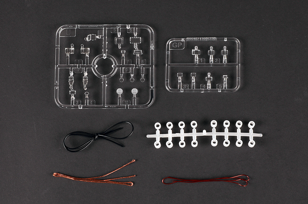 09602P Сборная модель Soviet T-72 Ural with Kontakt-1 Reactive Armor Trumpeter