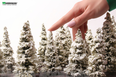012ez001 Реалистичные зимние ели  для макетов и диорам. Набор 5 штук.