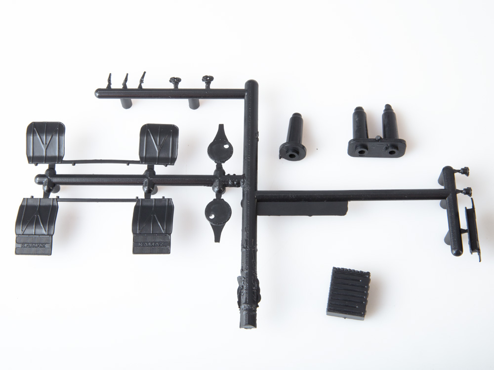 1411AVD Сборная модель КАМАЗ-53212 бортовой с тентом AVD Models