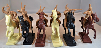 TSSD16 Фигуры Mounted Plains Indian Warriors (6 x 1/32 mounted figures)