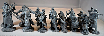 TSSD04 Фигуры WWII «Long Coat» German Infantry  (16 x 1/32 figures)
