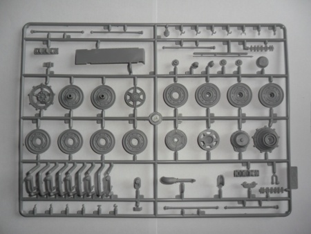 35363 Pz.Kpfw.VI Ausf.B Королевский тигр с башней Хеншель (позднего производства), Германский тяжелый танк ICM
