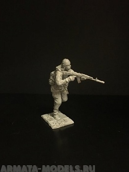 5025ТБ Боец бегущий в атаку в «бондане»